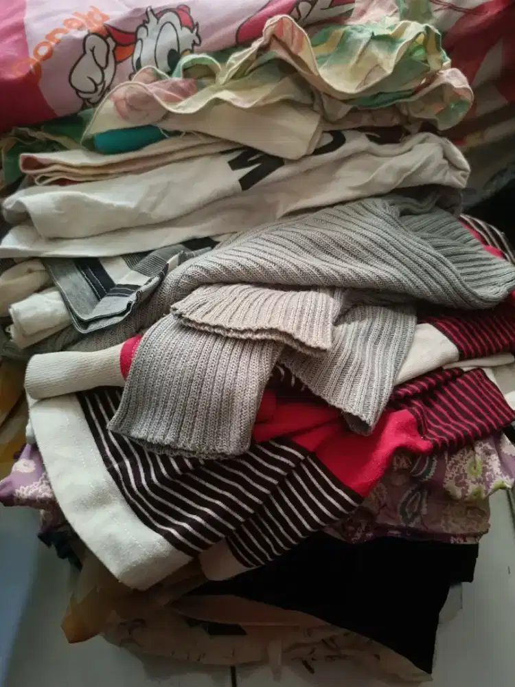 Dijual Borongan Kaos dan kemeja dan celana dewasa Sprei,Sarung dll