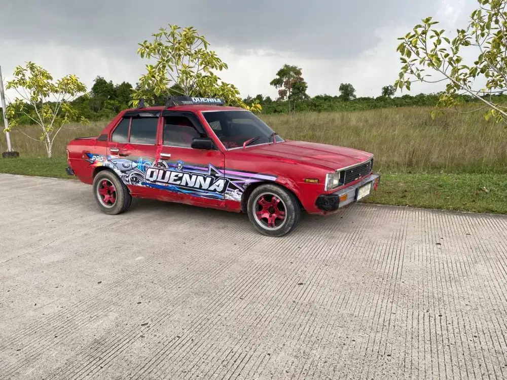 Dijual mobil sedan corolla DX