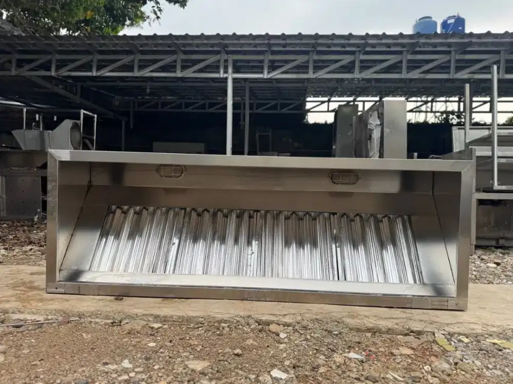 Cooker Hood Include filter ( baru), lampu
Uk 230x80x50
Harga 4.700.000