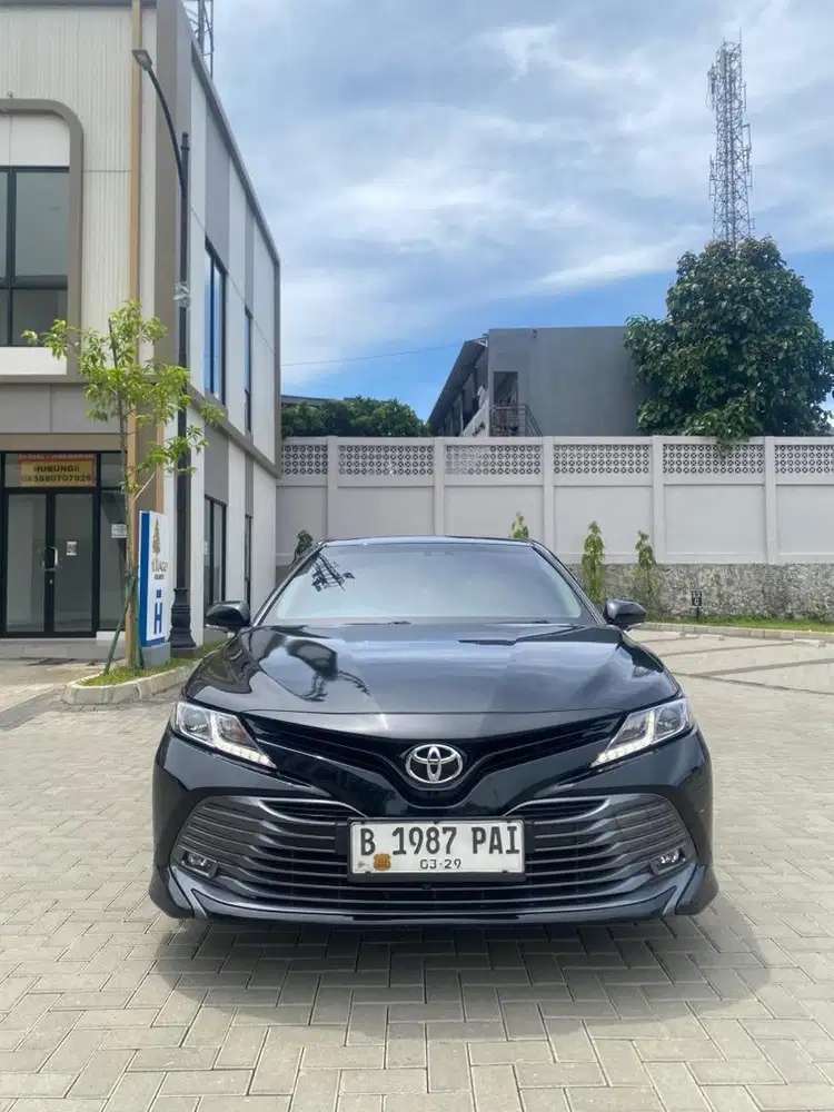 Toyota Camry V 2.5 AT 2019