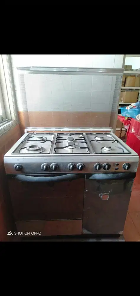 Dijual kompor bekas tapi masih bagus 6 tungku