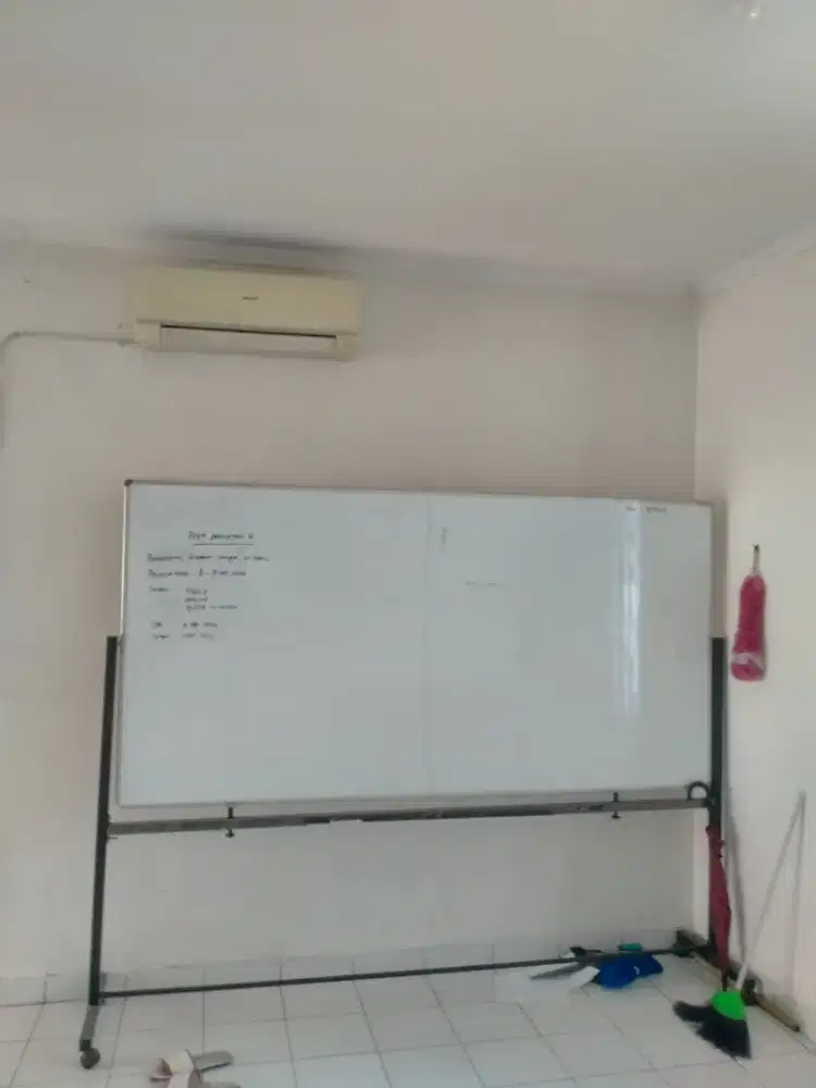 Papan tulis White board