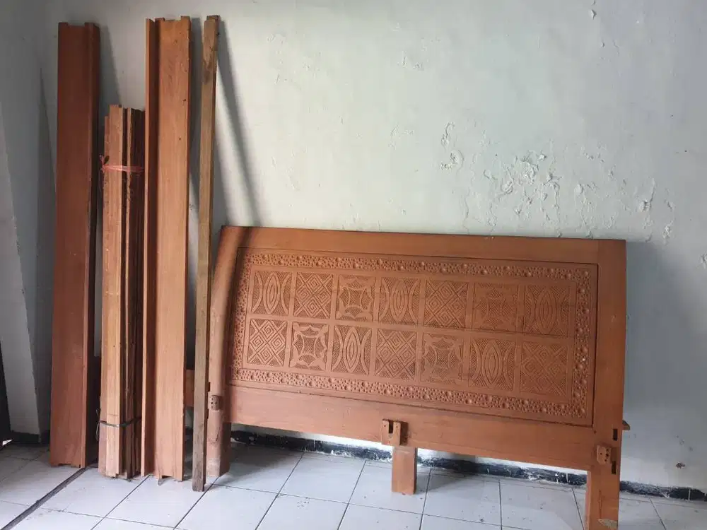 Tempat tidur kayu jati ukuran 180x200