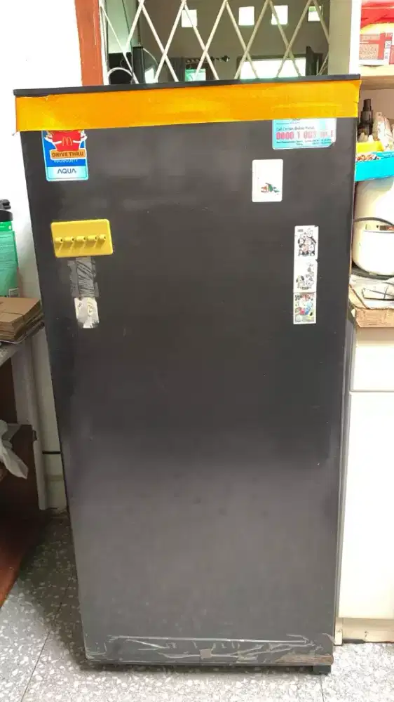 Merek aqua 1 pintu , harga 600 nego sampe jadi