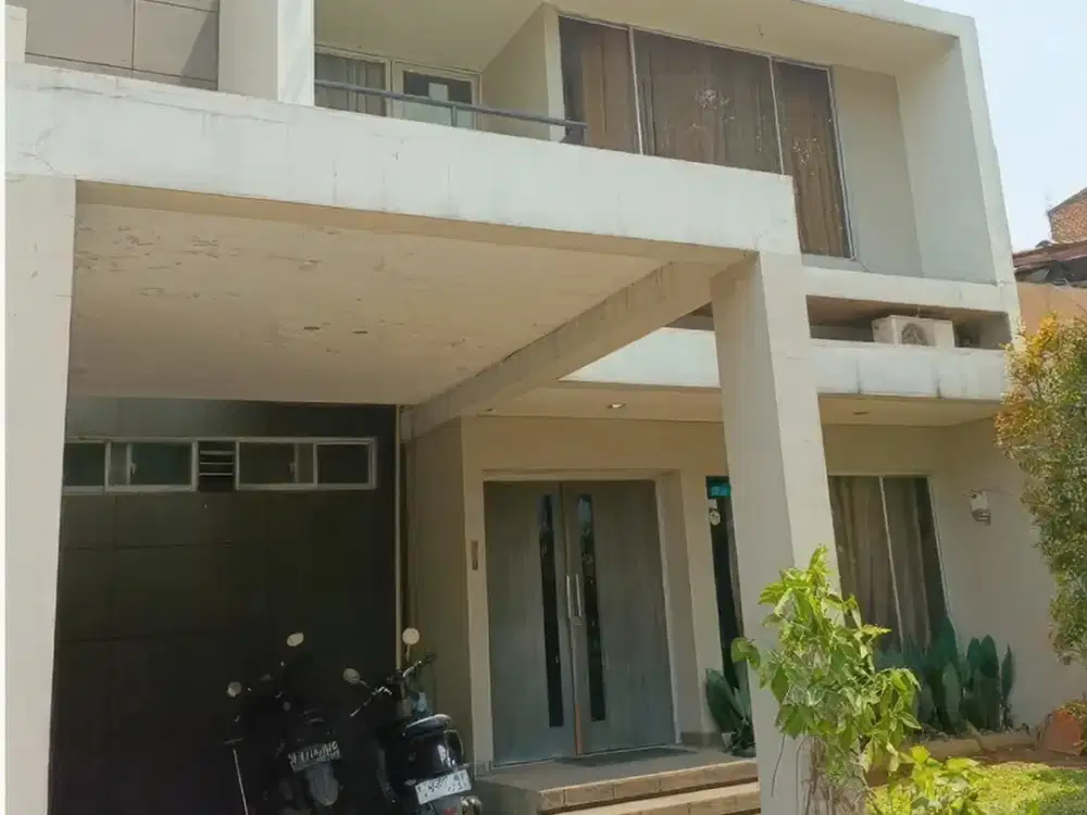 Dijual Cepat Rumah Siap Huni 3 lantai di Raffless Hills