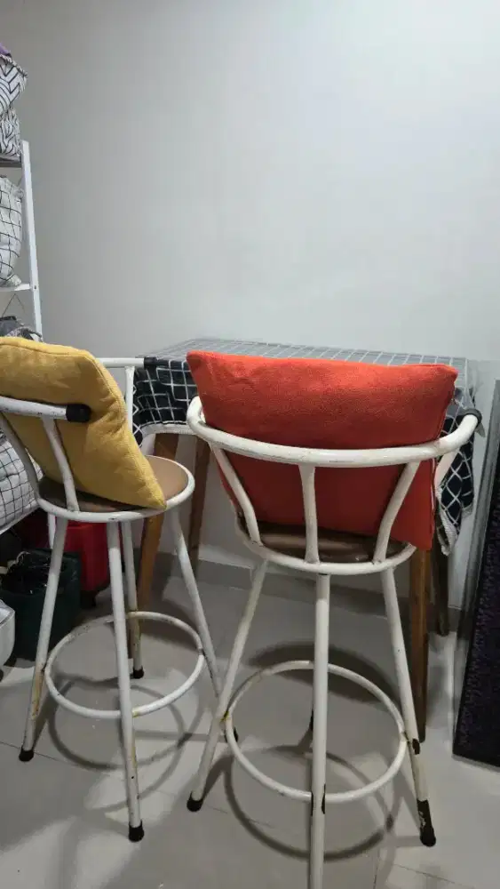 Set meja+kursi bar bisa putar