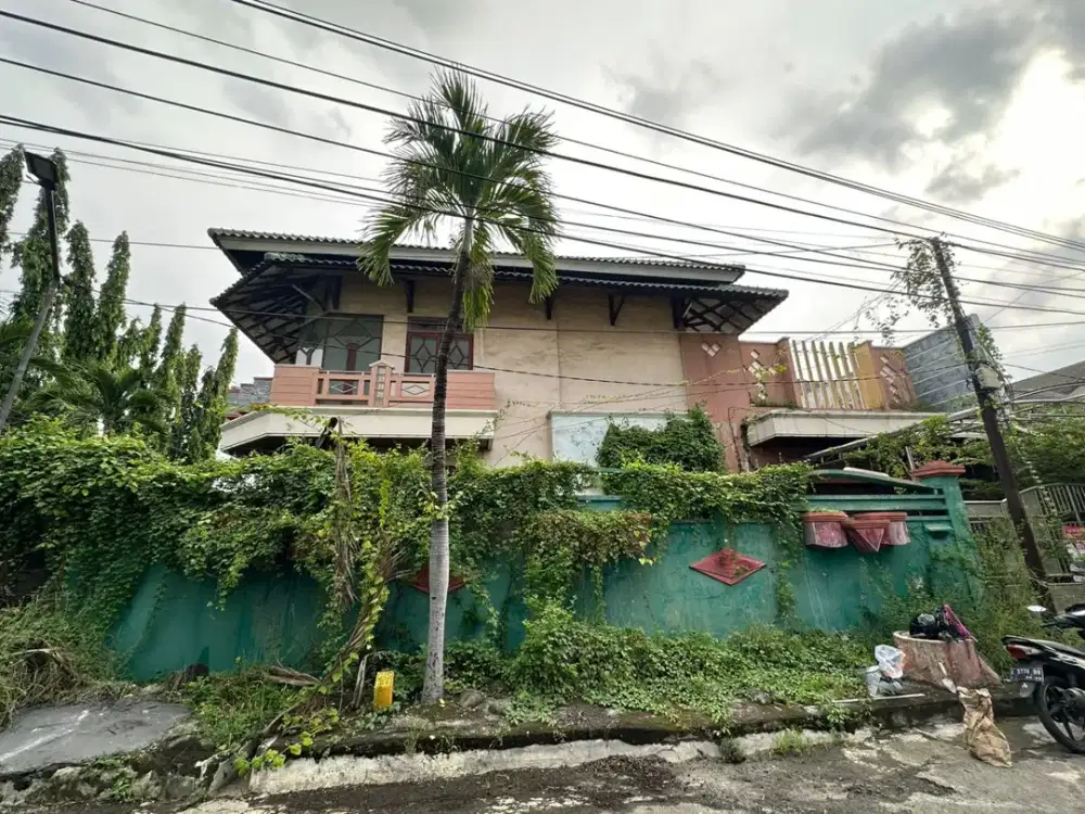 Di Jual Rumah mewah model Lama!  Daerah Baruk Utara Lokasi di jalan raya utama  Belakang superindo merr