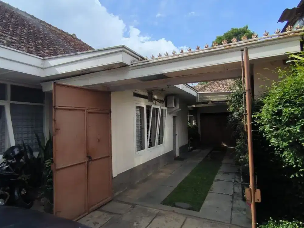 Rumah dan Ruang Usaha Strategis Sekali di Mainroad Pajajaran Tengah Kota Bandung