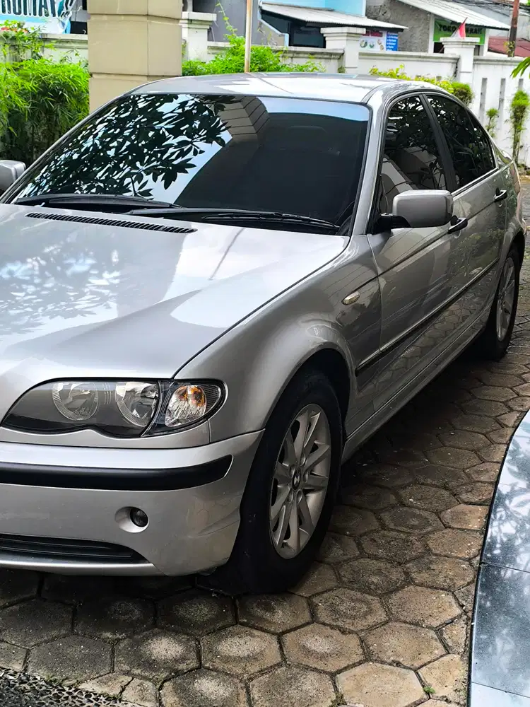 BMW 318i 2004 Bensin