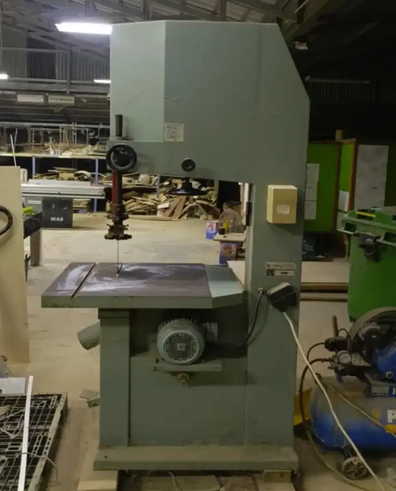 Vertical Band Saw