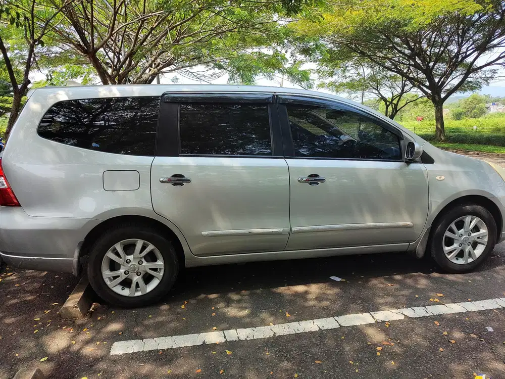 Nissan Grand livina 2012 Bensin