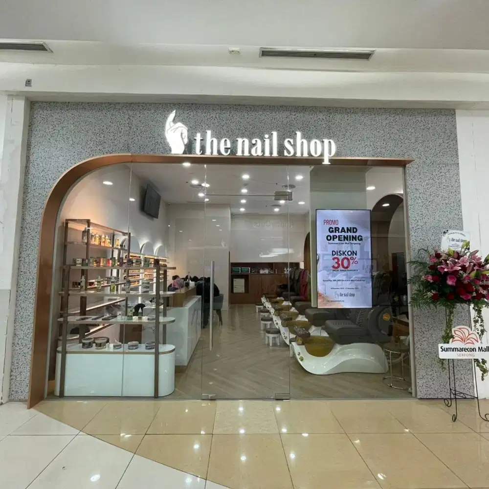 STAFF NAIL THERAPIST