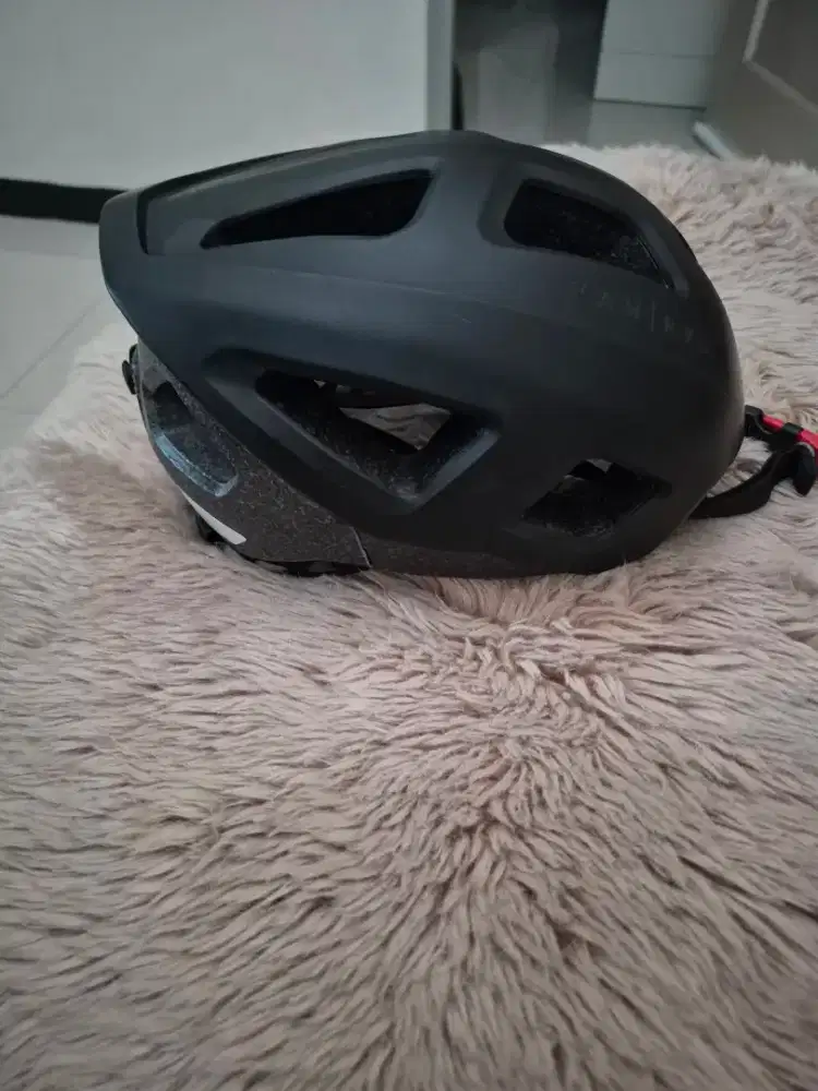 Helm sepeda jarang di pakai  like new