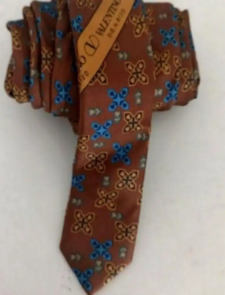 Dasi Kerja Pria. Merk Valentino