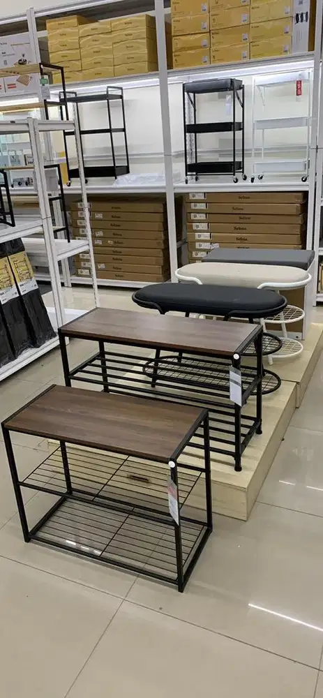 rak sepatu jadi tempat duduk