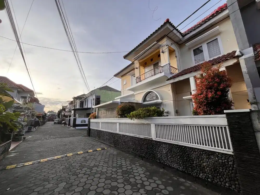 RUMAH MEWAH 2 LANTAI DI JONGKE MLATI SLEMAN, BU!