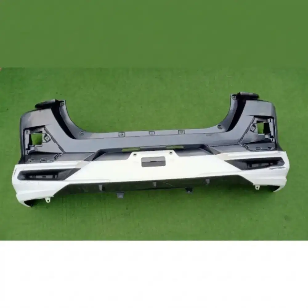 Bemper blakang raize 2024 warna putih