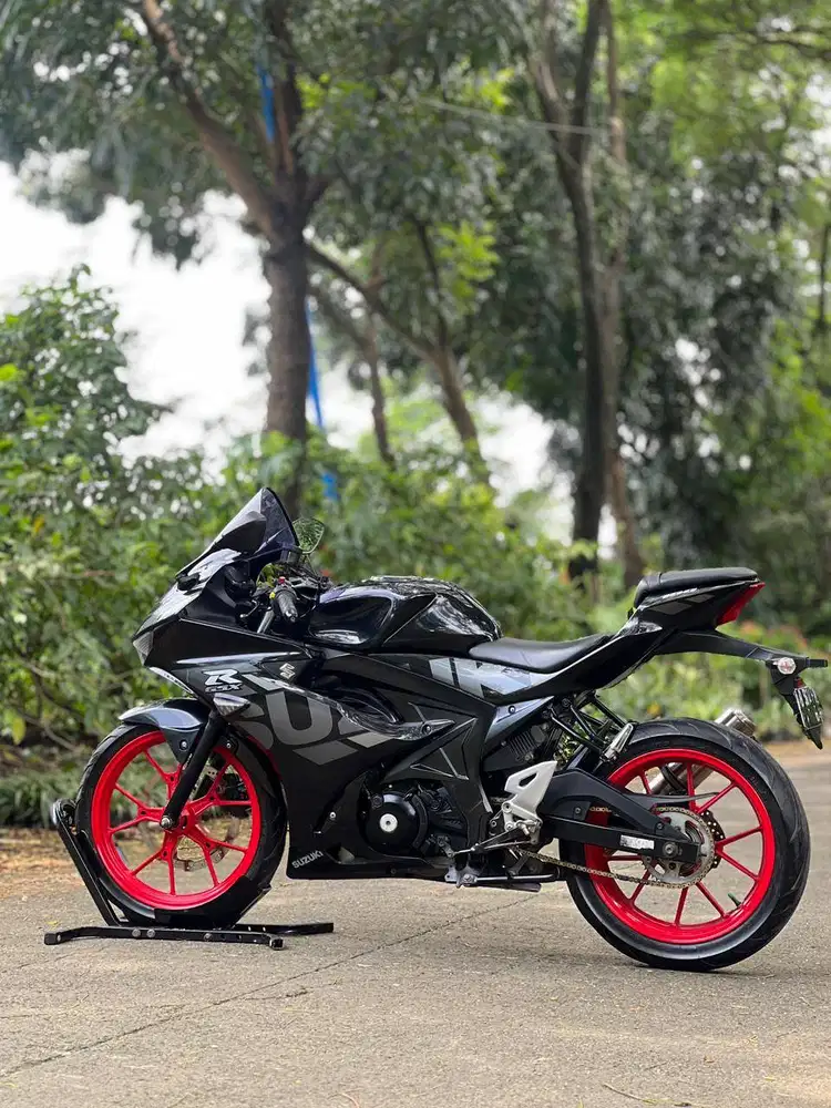 SUZUKI GSX 150R 2022 HITAM KM LOW PAJAK HIDUP SUPER MULUS