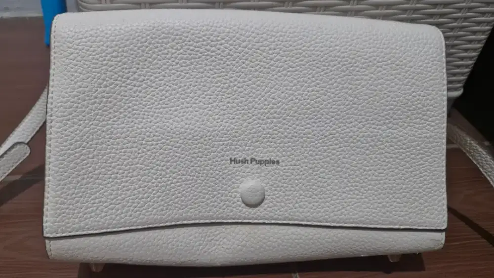 Hush Puppies Sling Bag Putih
