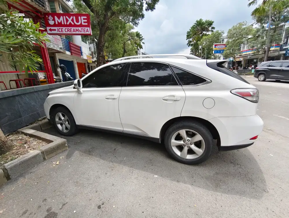 Lexus RX 270 2011 Bensin