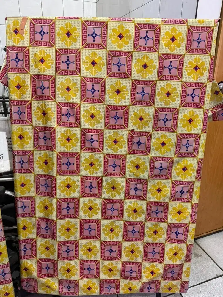 Meja buat taro barang