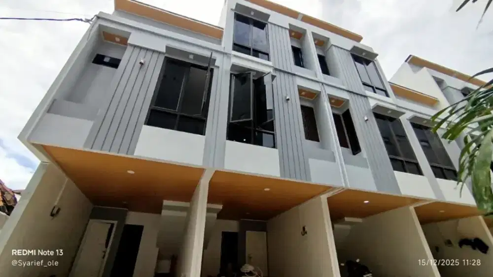 dijual rumah mewah dan modern 2 lantai jln batutulis jakarta pusat