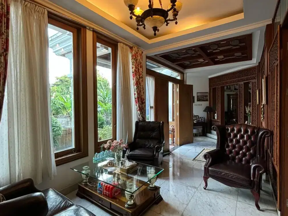 Dijual Rumah Split Level + Pool di Sektor 9 Bintaro Tangerang Selatan