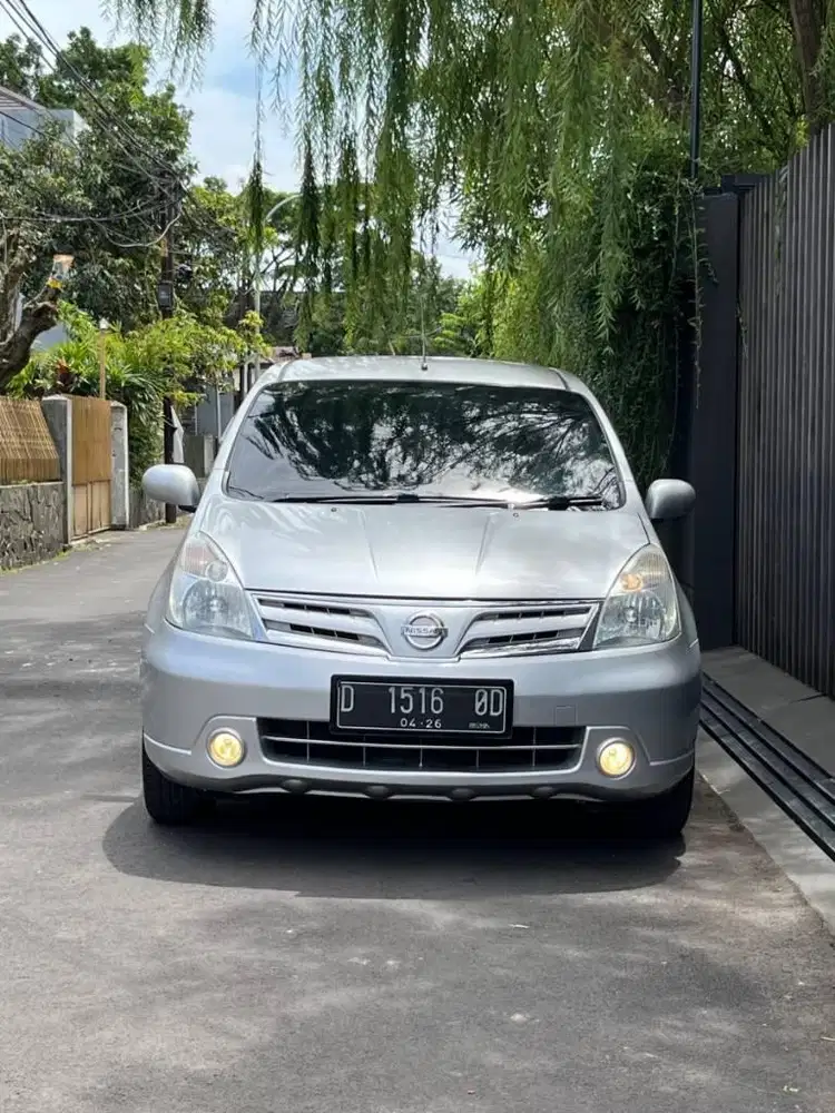 Nissan Grand Livina 1.5 XV AT 2011