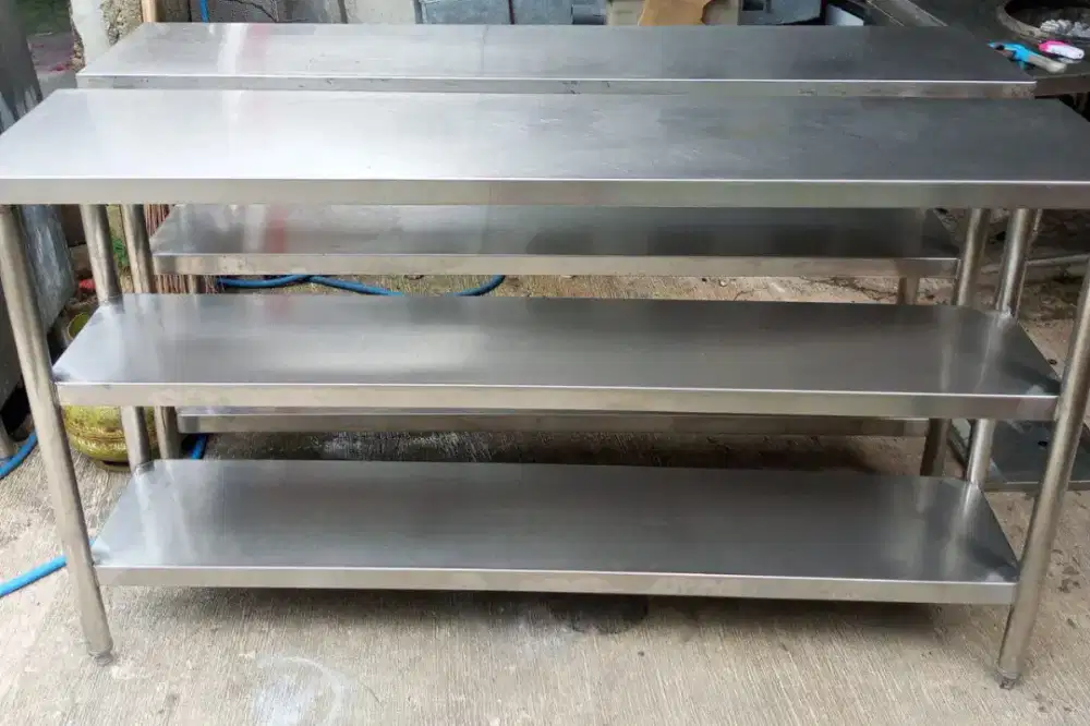 Meja Stainless 3 Susun – Ramping dan Fungsional