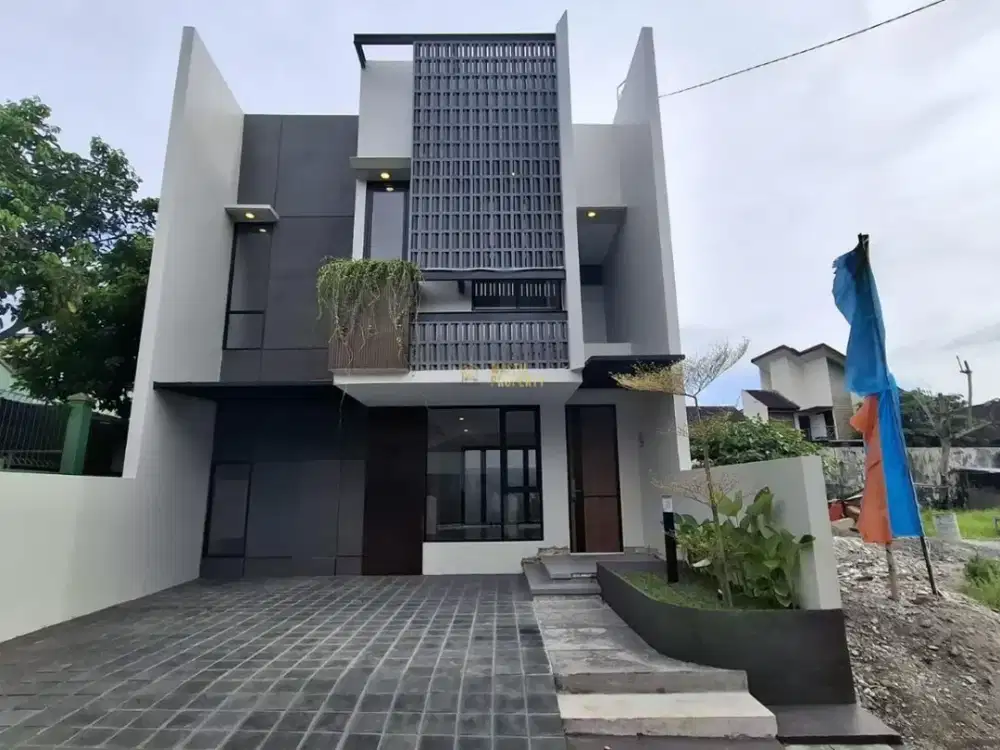 RUMAH SIAP HUNI 2 LANTAI MEWAH DEKAT SALMAN AL FARISI MAGUWOHARJO SLEMAN