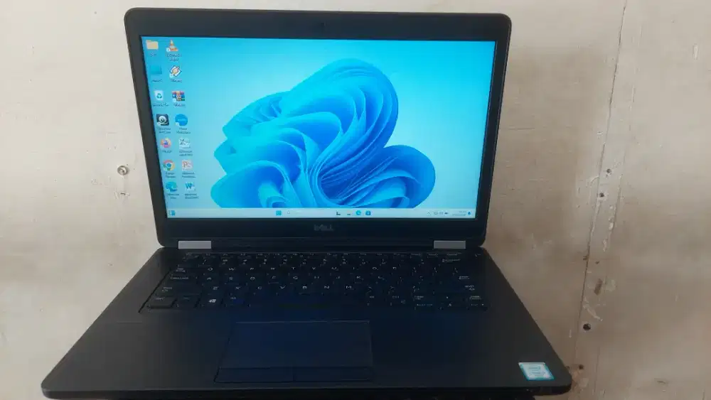JUAL LAPTOP DELL LATITUDE E5470 INTEL CORE I7-6820 RAM8GBDDR4 SSD256GB