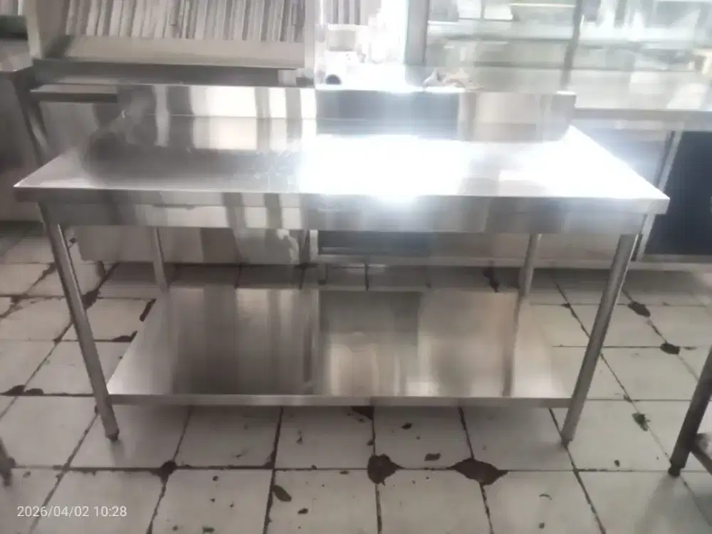 Meja Stainless 2 Susun Backsplash – Rapi dan Lebih Terlindungi