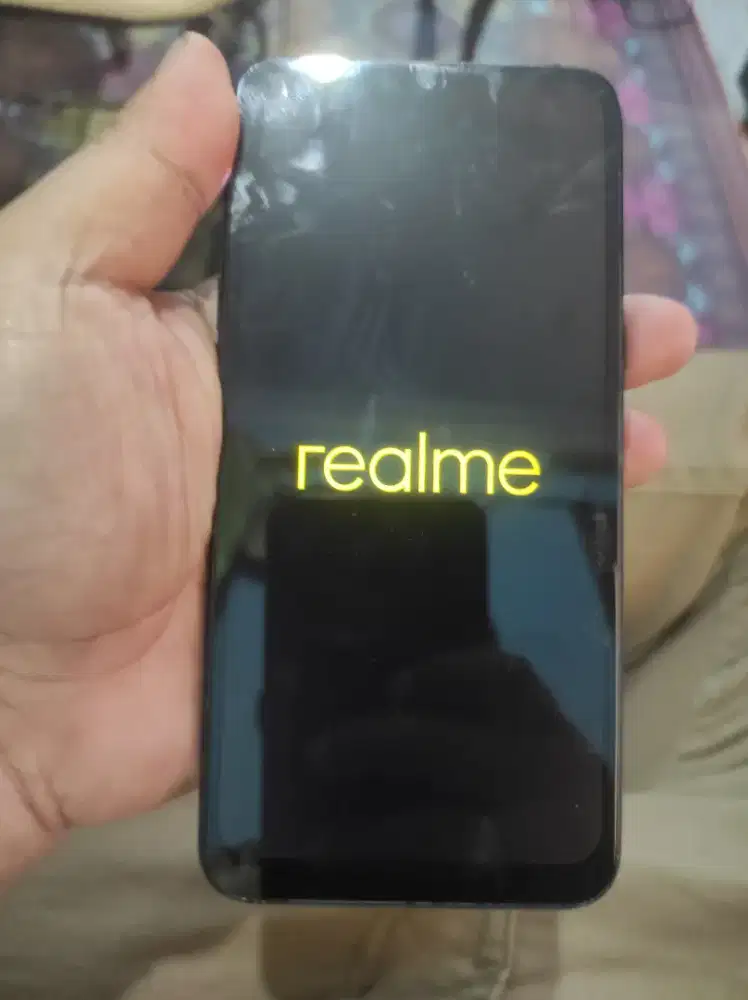 Realme 3 , ram 3 / 32 gb. HP normal siap pakai. No minus