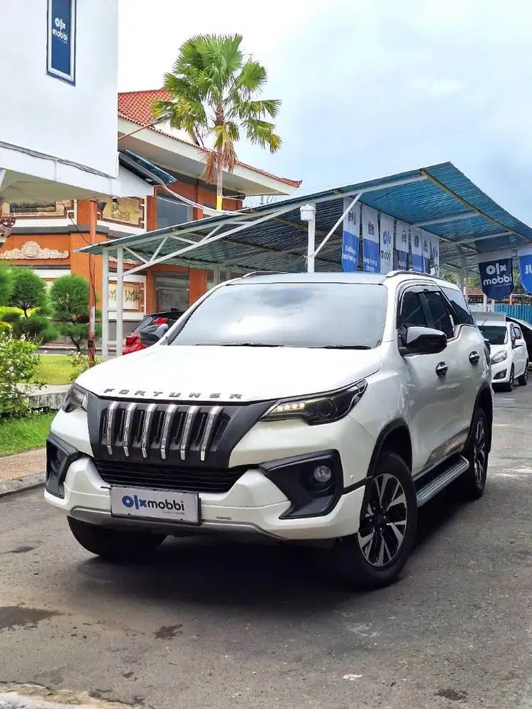 DP Rendah  - Toyota Fortuner 2.4 4x2 VRZ TRD Solar AT 2017 Putih