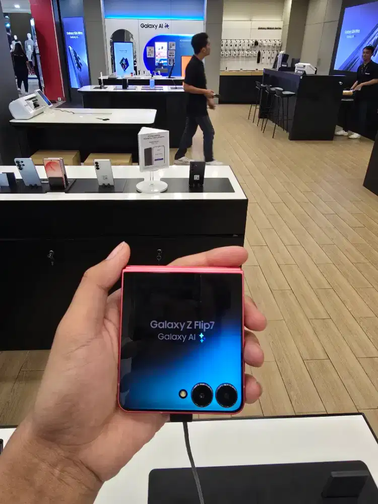 Samsung Galaxy Z Flip7