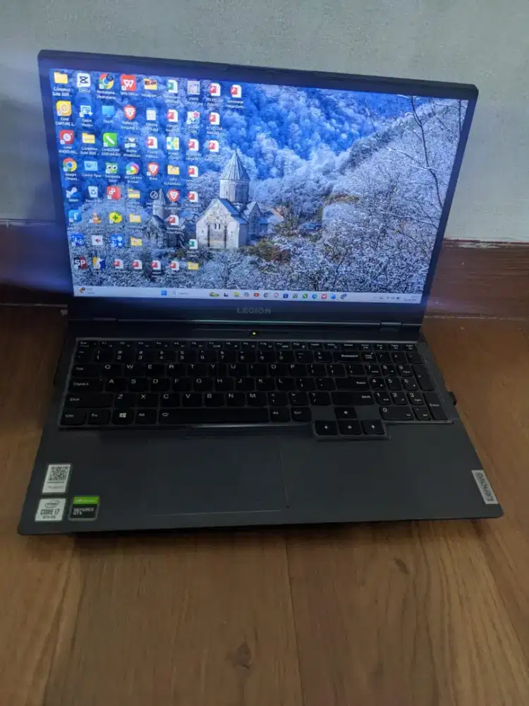 Laptop Lenovo i7 Gen 10 RIM 16 GB DirectX 12 kencang Gaming/Editing