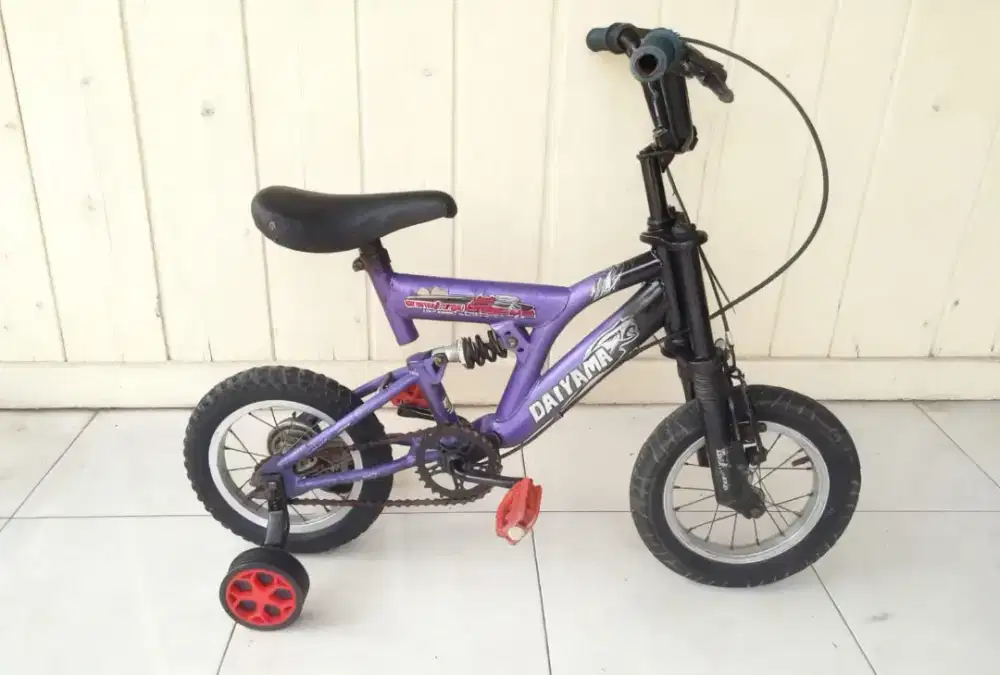 Sepeda anak kecil laki uk12