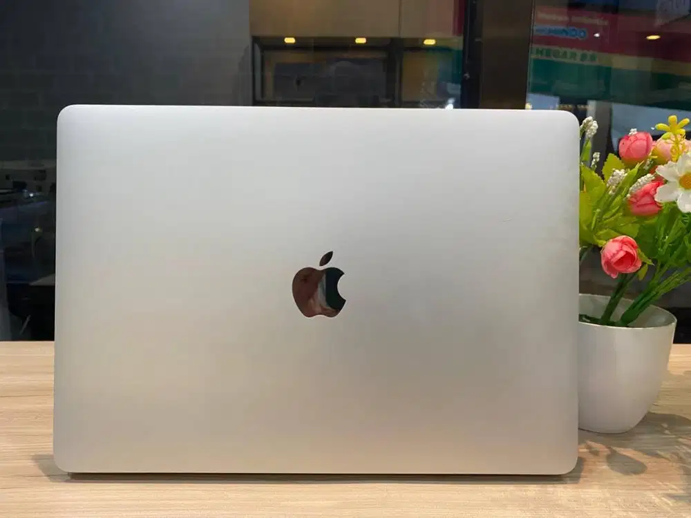 MacBook Pro Apple M1 2020 13 Inch Ram 16GB SSD 512GB Touchbar.