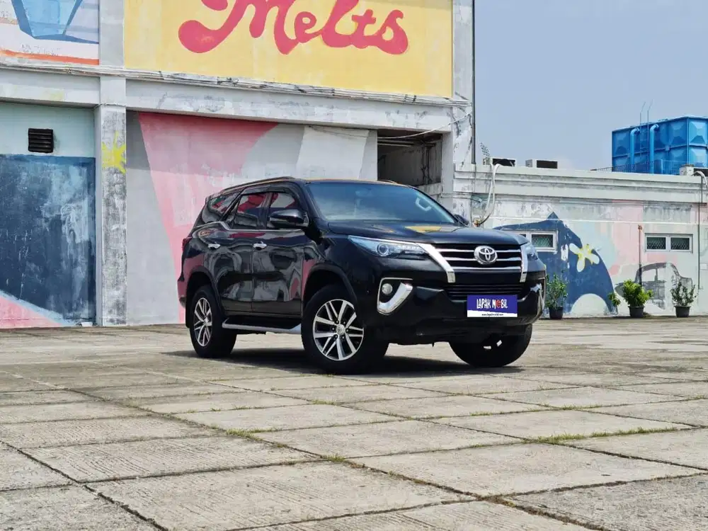 Toyota Fortuner 2.4 VRZ Double Disk AT Diesel 2017 Hitam KM 145RB