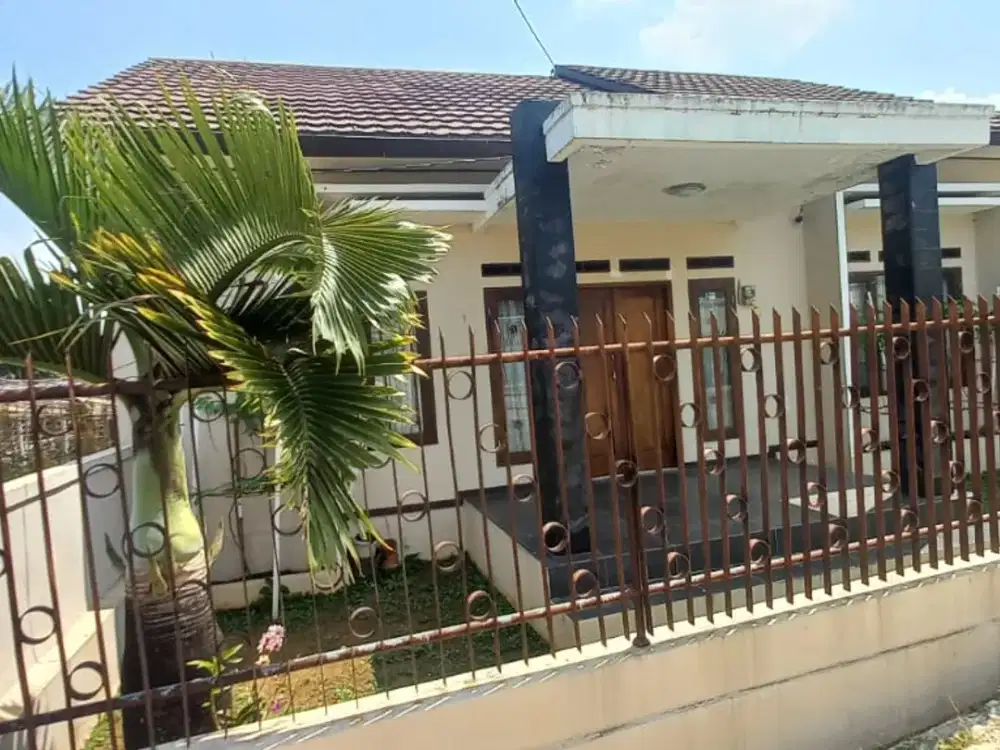 Dijual Rumah Di Ngamprah Bandung Barat, Nyaman Bernuansa Villa