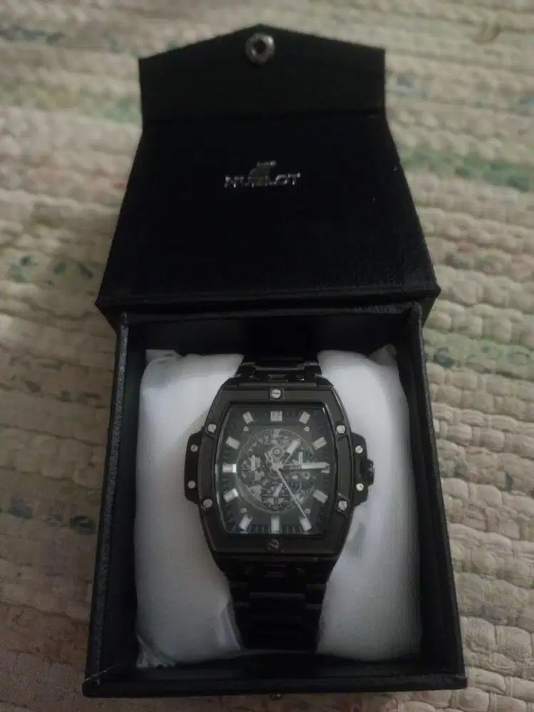 Jam pria elegan murmer