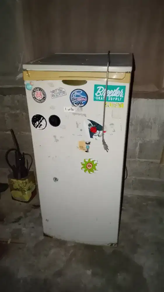 dijual kulkas hitachi 1 pintu