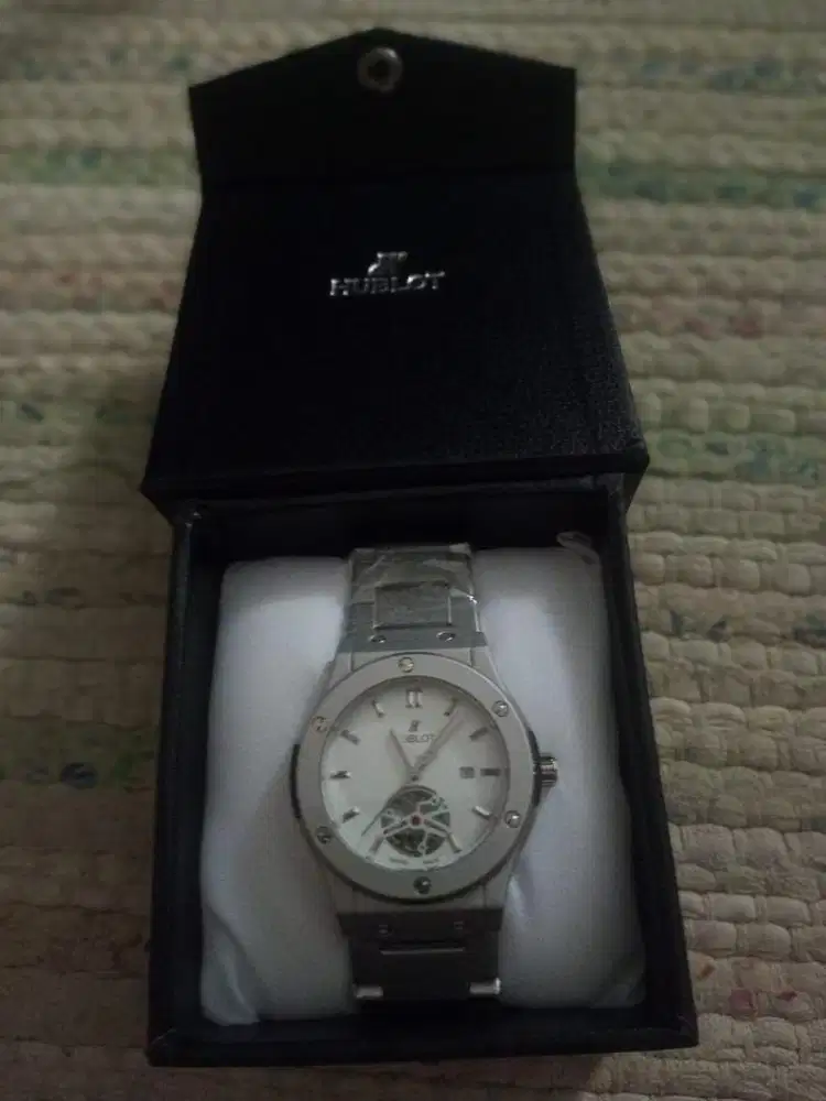 Jam pria elegan silver murmer