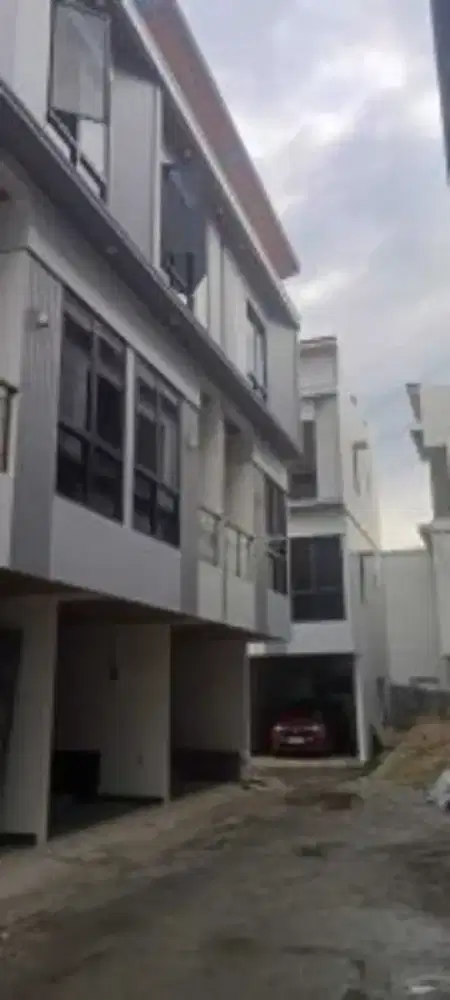 DI JUAL RUMAH 3 LANTAI JOHAR BARU JAKARTA PUSAT