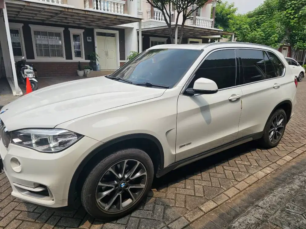 BMW X5  2017 Panoramic Sunroof KM Rendah Full Original Terawat