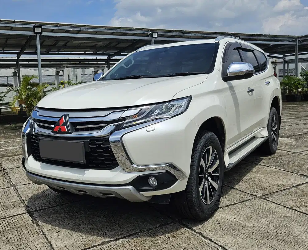 Pajero Dakar 2.5 disel matic tahun 2016 warna putih