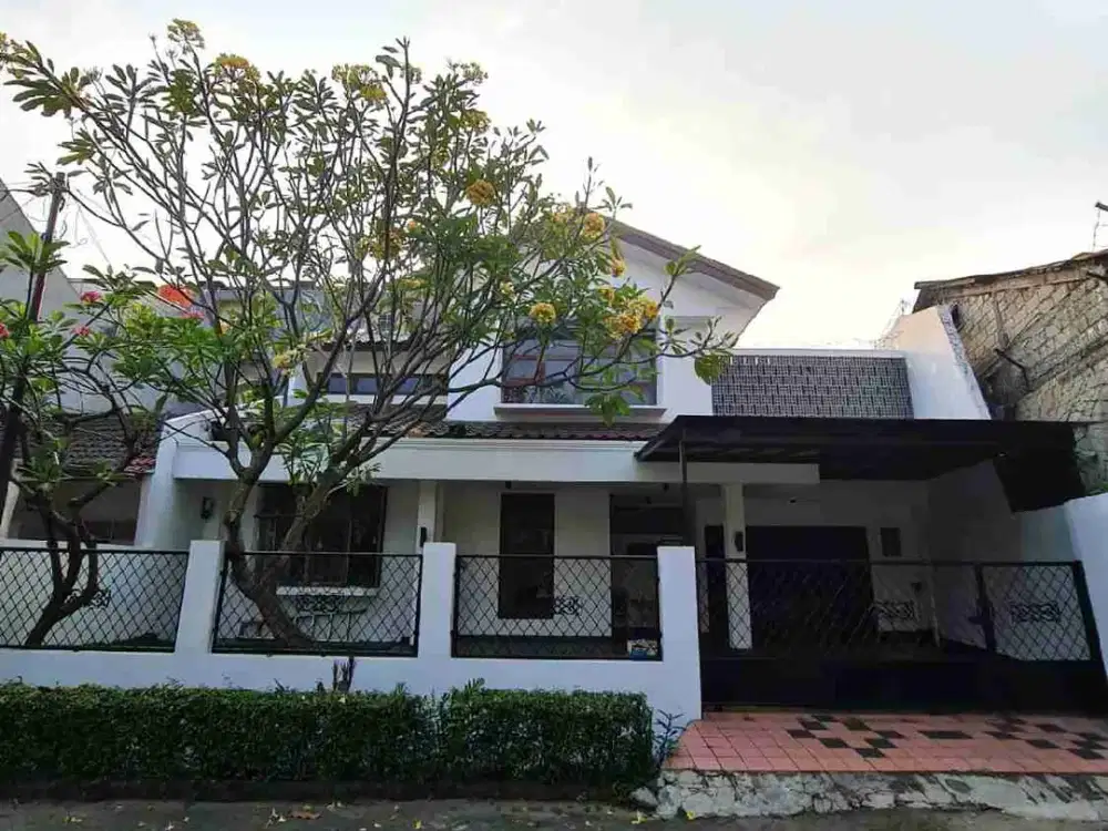 Di Sewakan Rumah Taman Luas Di Bintaro Sektor 5