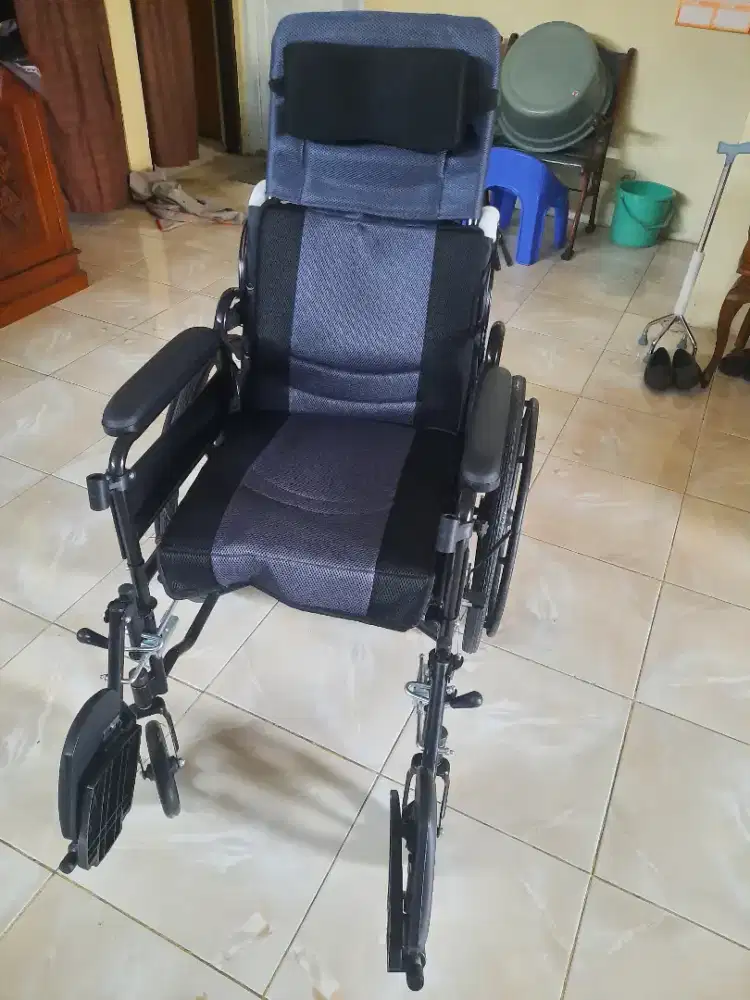 Kursi Roda Lipat dan Tiduran ada Pispot Like new