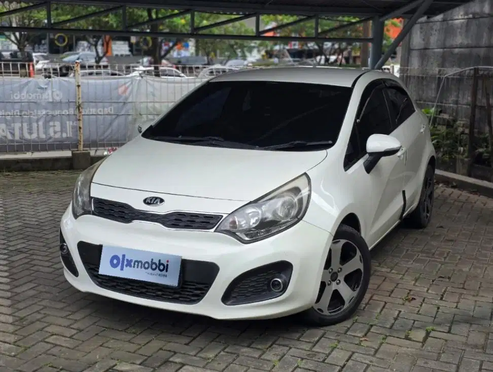 Kia Rio 1.4 Bensin-AT 2014 Putih