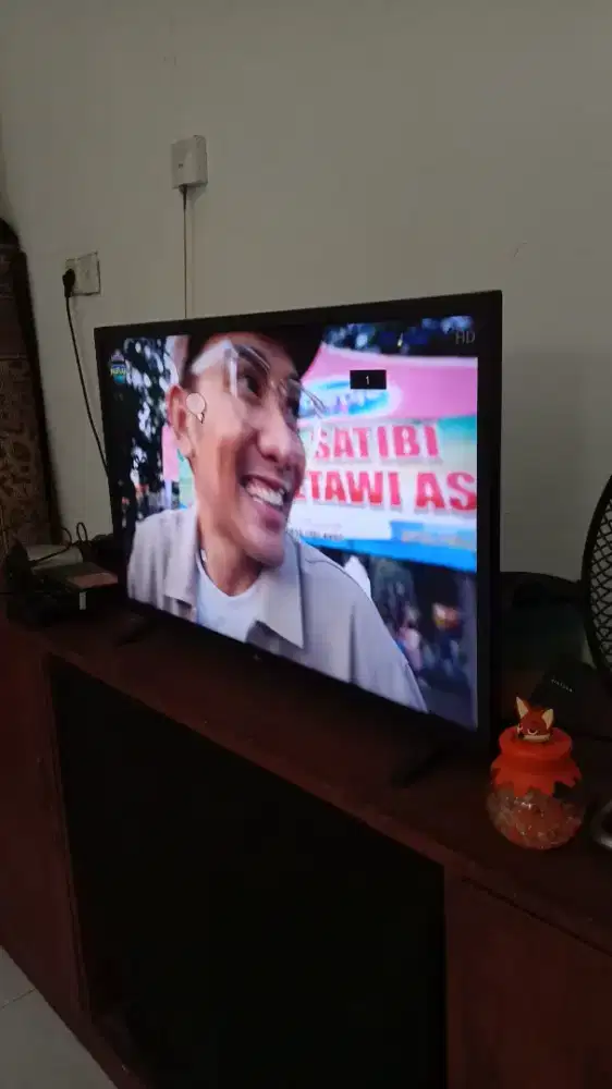 Dijual TV LED bagus dengan Android box